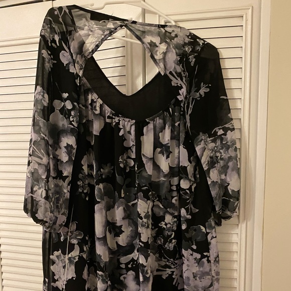 Trendy printed dress - Picture 3 of 3